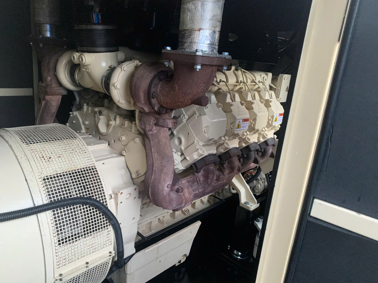 máy phát điện công nghiệp 700kva